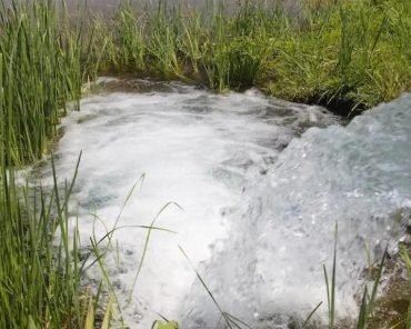 Système de pompe à eau solaire
